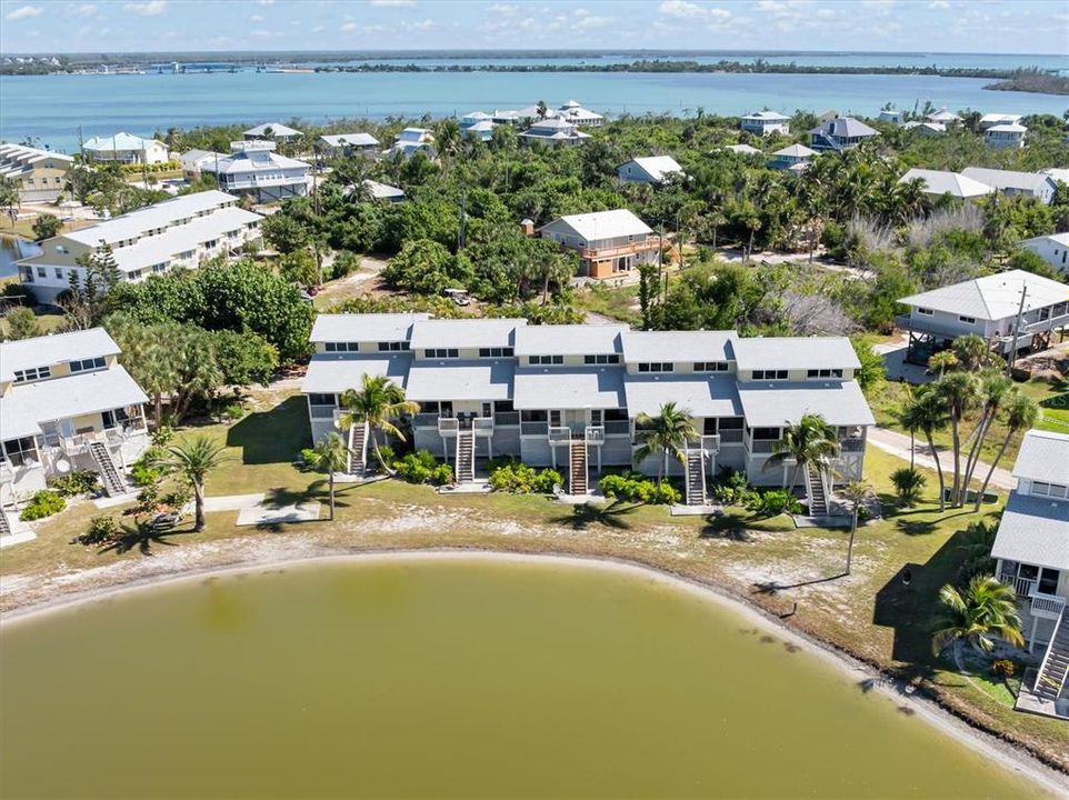 For Sale: $199,000 (2 beds, 2 baths, 946 Square Feet)