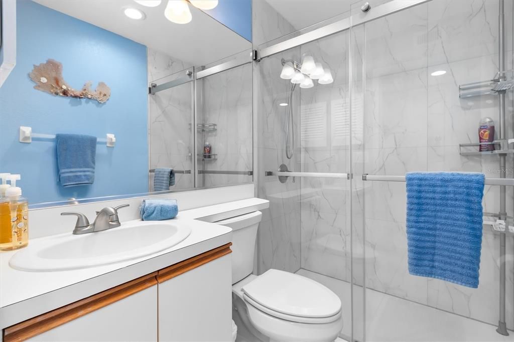 For Sale: $199,000 (2 beds, 2 baths, 946 Square Feet)