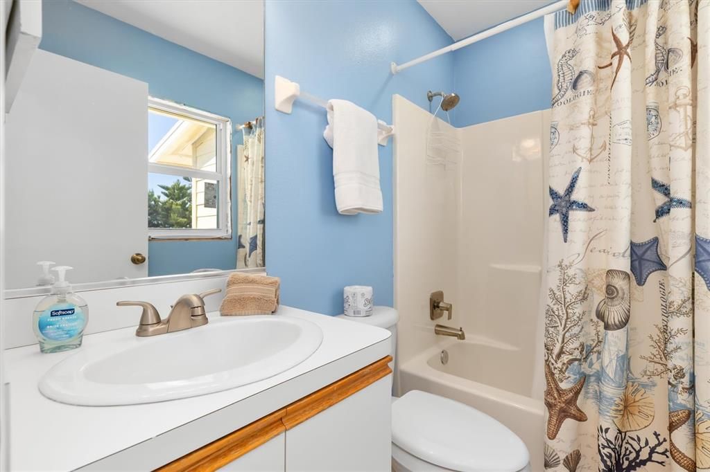 For Sale: $199,000 (2 beds, 2 baths, 946 Square Feet)