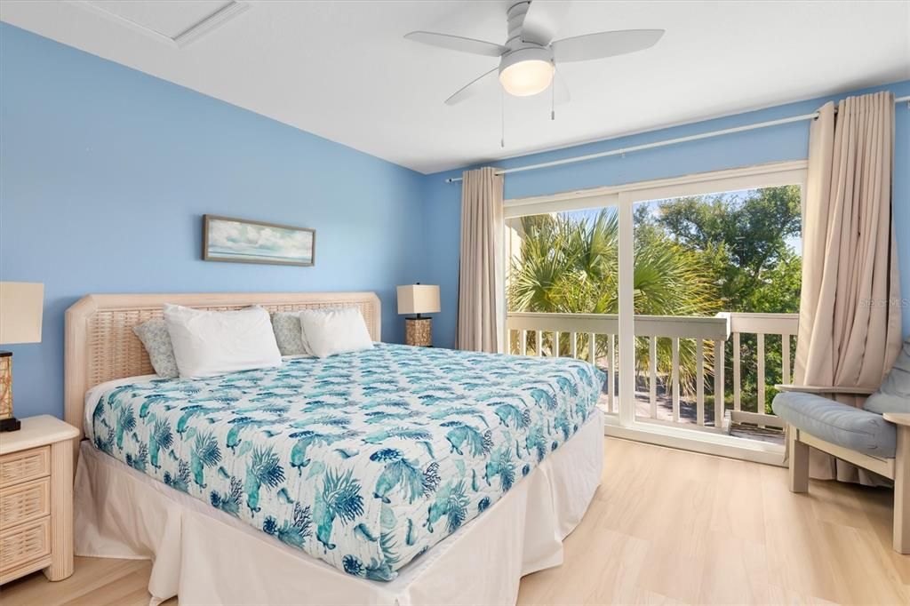 For Sale: $199,000 (2 beds, 2 baths, 946 Square Feet)