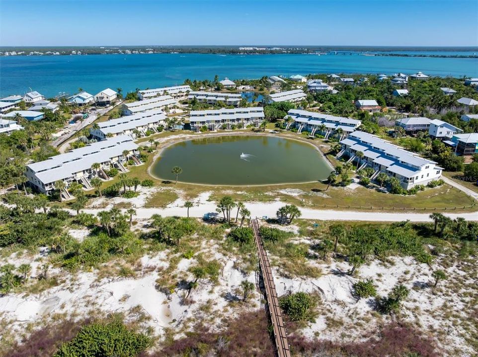 For Sale: $199,000 (2 beds, 2 baths, 946 Square Feet)