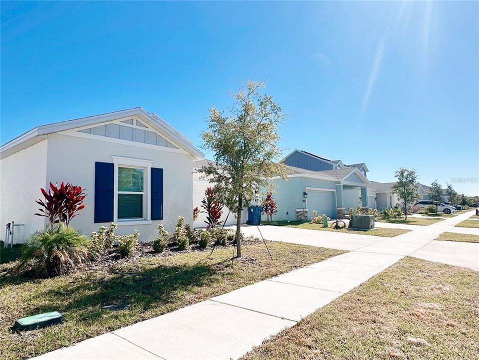 For Rent: $2,100 (4 beds, 2 baths, 1955 Square Feet)