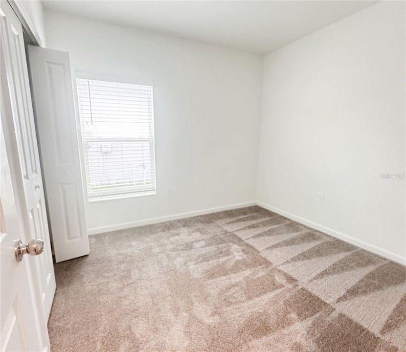 For Rent: $2,100 (4 beds, 2 baths, 1955 Square Feet)