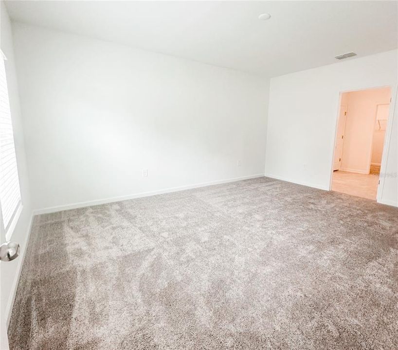 For Rent: $2,100 (4 beds, 2 baths, 1955 Square Feet)