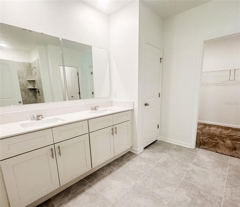 For Rent: $2,100 (4 beds, 2 baths, 1955 Square Feet)