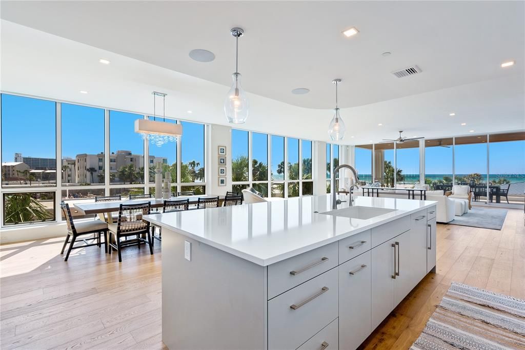 На продажу: $6,499,000 (4 спален, 4 ванн, 3882 Квадратных фут)