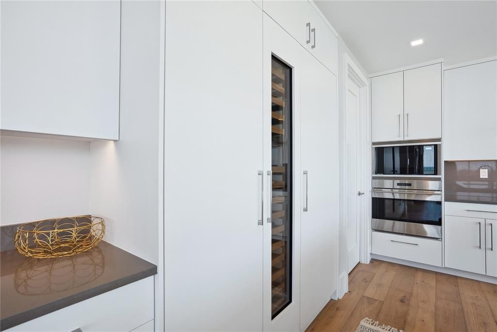 На продажу: $6,499,000 (4 спален, 4 ванн, 3882 Квадратных фут)