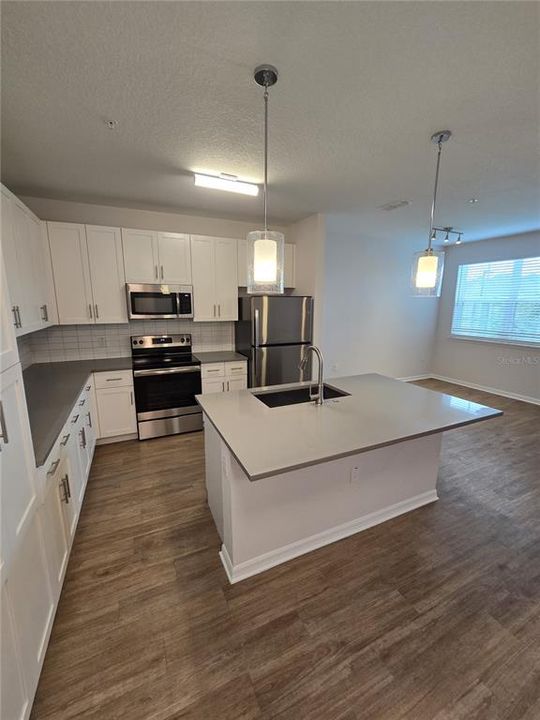 For Rent: $1,595 (1 beds, 1 baths, 733 Square Feet)