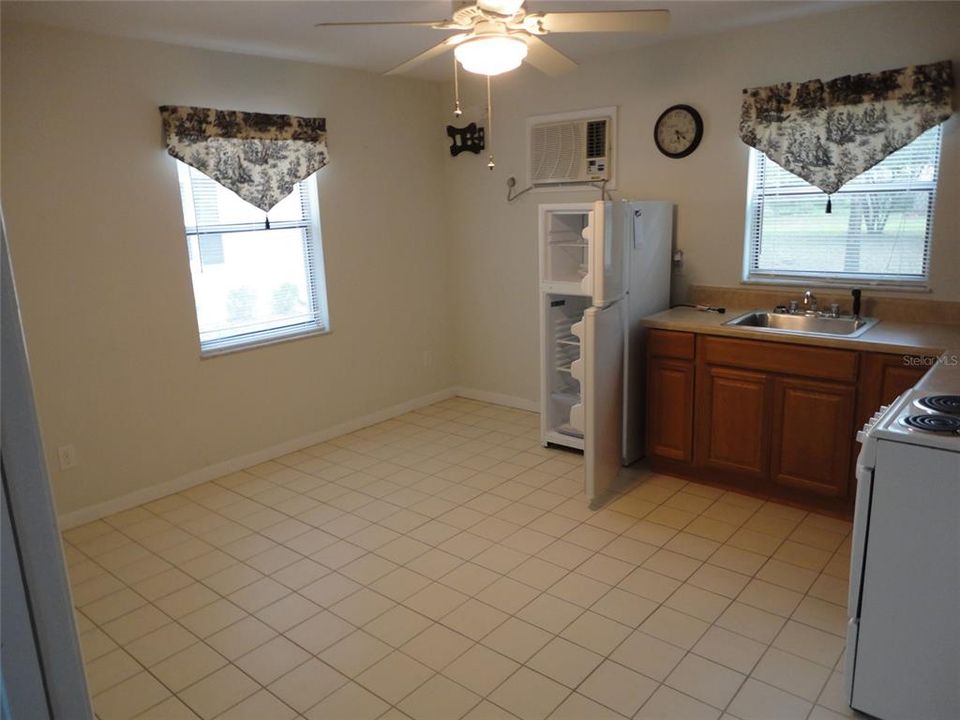 В аренду: $1,895 (3 спален, 3 ванн, 1631 Квадратных фут)