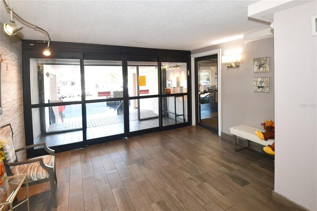 出租: $2,450 (1 贝兹, 1 浴室, 680 平方英尺)