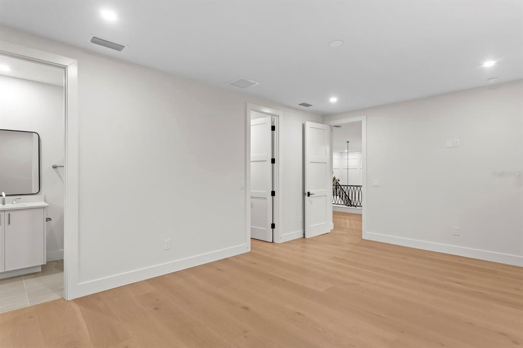 For Sale: $4,745,000 (5 beds, 6 baths, 6584 Square Feet)