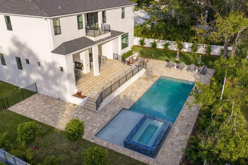 For Sale: $4,745,000 (5 beds, 6 baths, 6584 Square Feet)