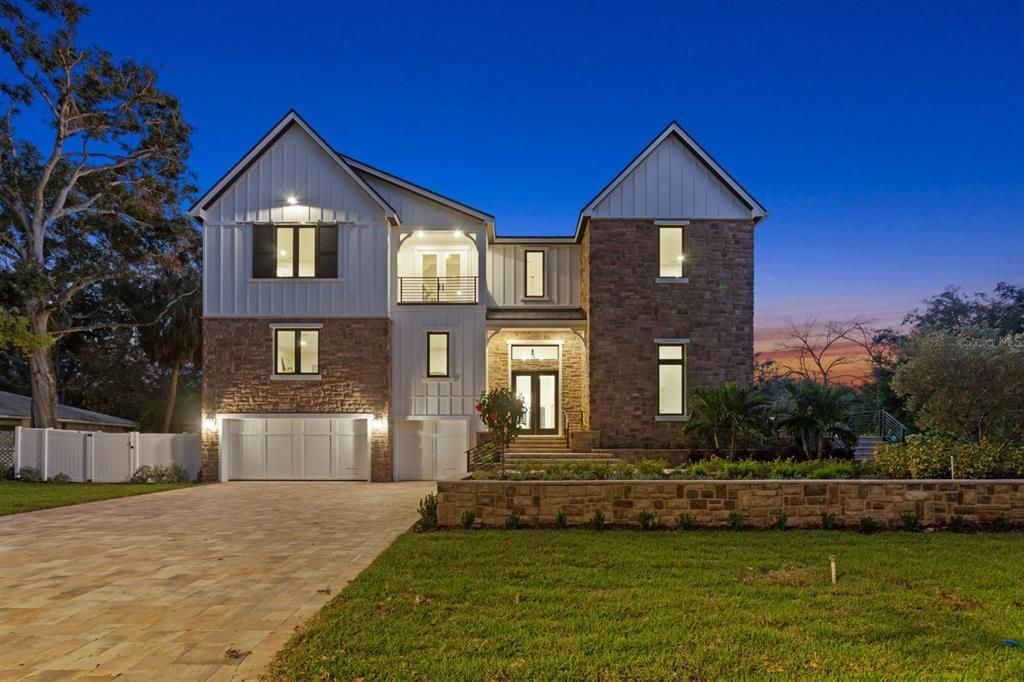 For Sale: $4,745,000 (5 beds, 6 baths, 6584 Square Feet)