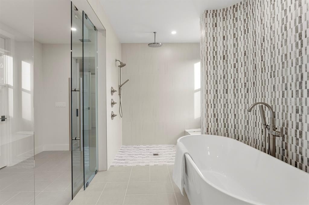 For Sale: $4,745,000 (5 beds, 6 baths, 6584 Square Feet)