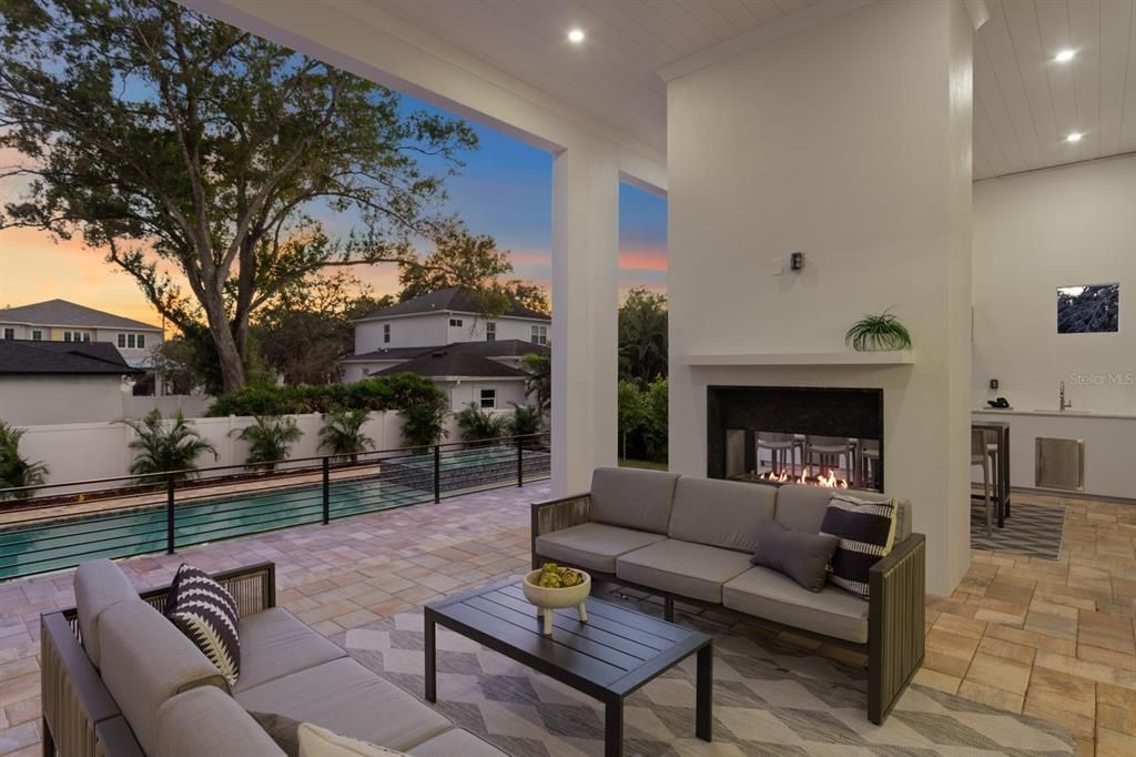 For Sale: $4,745,000 (5 beds, 6 baths, 6584 Square Feet)