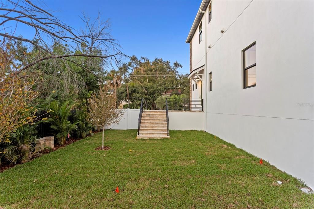 For Sale: $4,745,000 (5 beds, 6 baths, 6584 Square Feet)