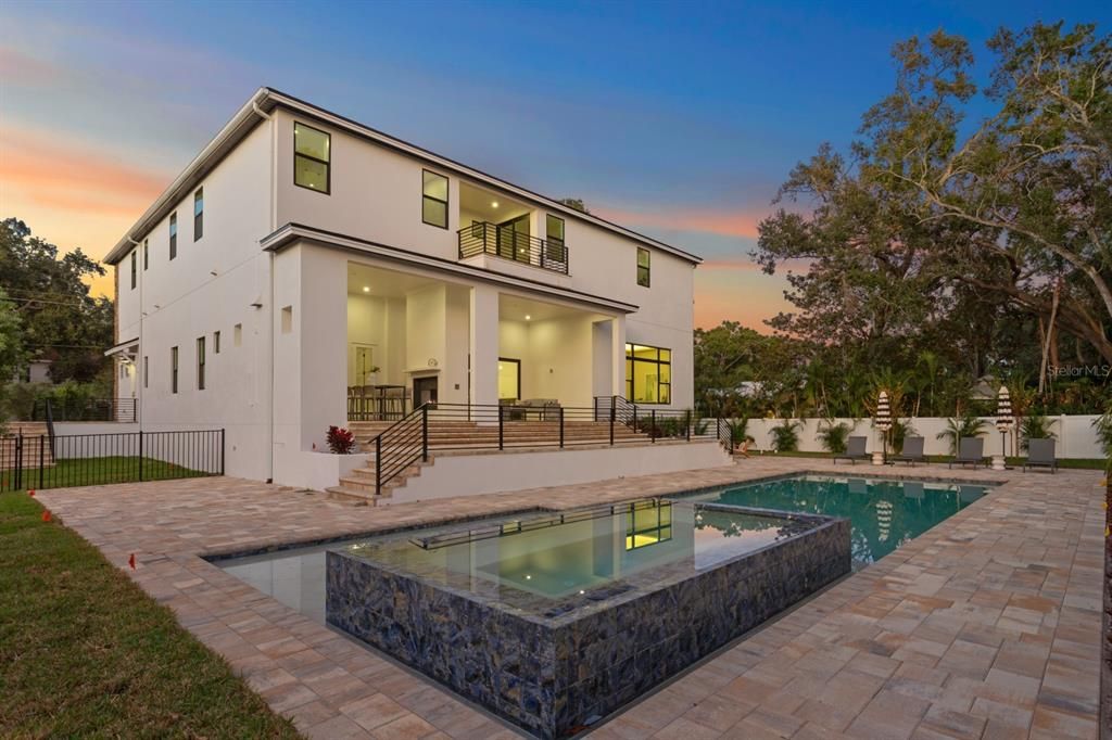 For Sale: $4,745,000 (5 beds, 6 baths, 6584 Square Feet)