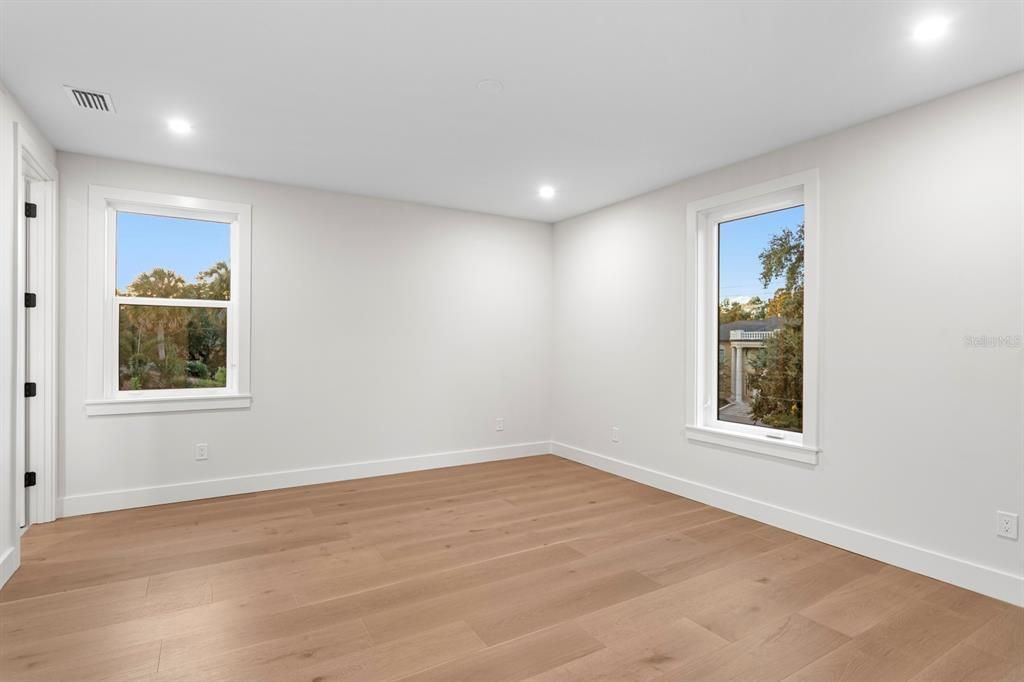 For Sale: $4,745,000 (5 beds, 6 baths, 6584 Square Feet)