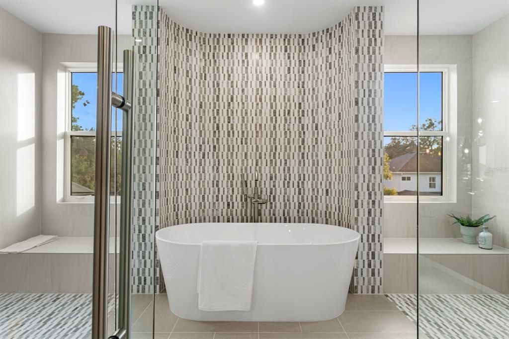 For Sale: $4,745,000 (5 beds, 6 baths, 6584 Square Feet)