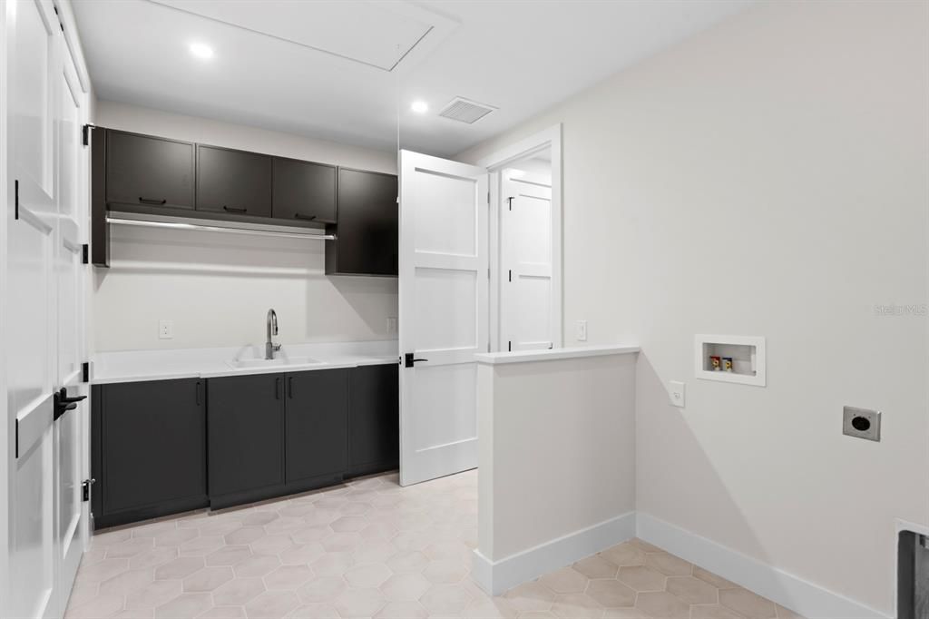 For Sale: $4,745,000 (5 beds, 6 baths, 6584 Square Feet)