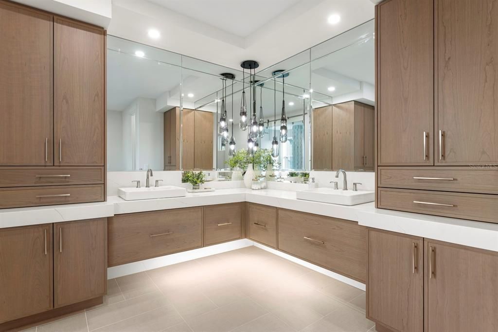 For Sale: $4,745,000 (5 beds, 6 baths, 6584 Square Feet)