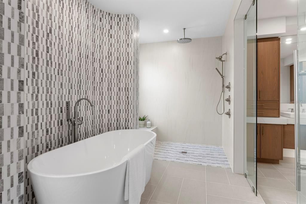 For Sale: $4,745,000 (5 beds, 6 baths, 6584 Square Feet)