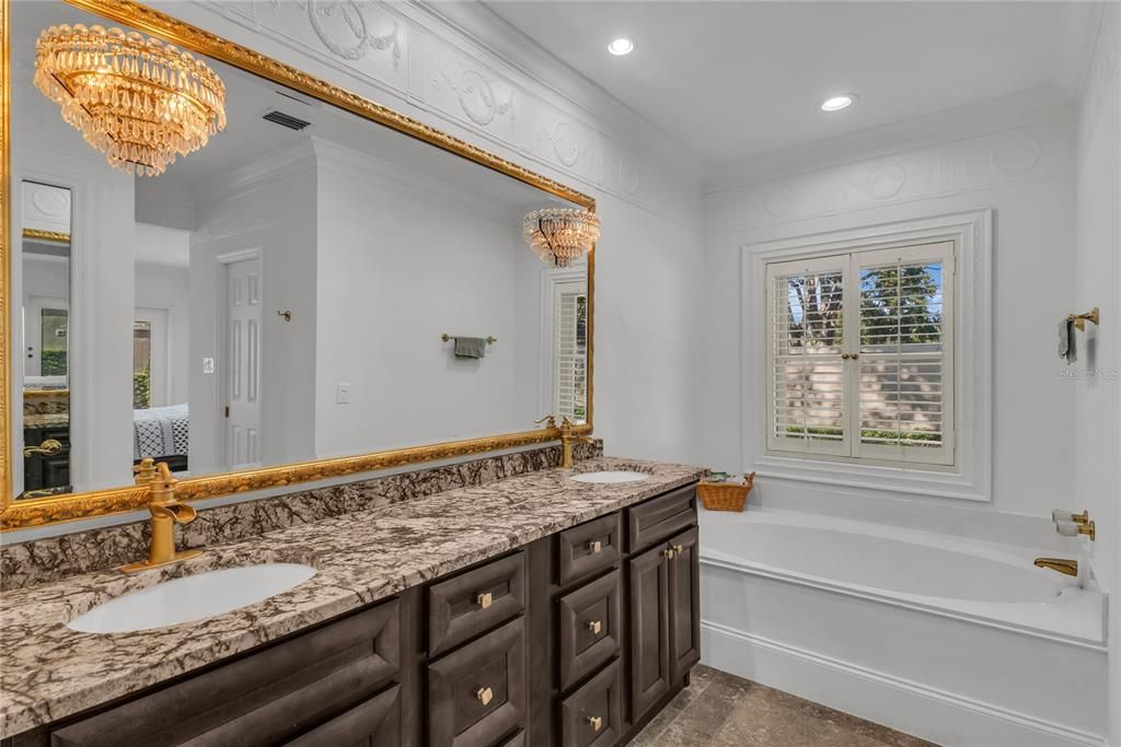 待售: $869,000 (3 贝兹, 2 浴室, 2403 平方英尺)