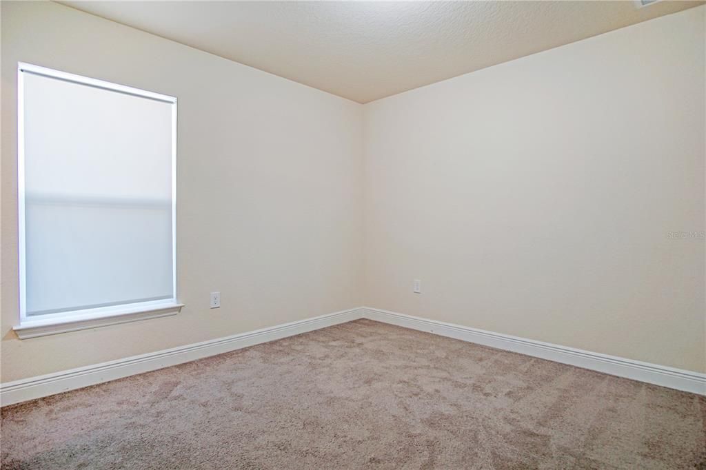 合同活跃: $2,150 (4 贝兹, 3 浴室, 2219 平方英尺)