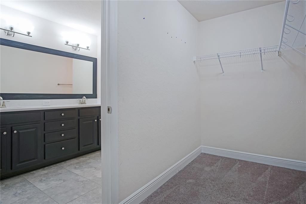 合同活跃: $2,150 (4 贝兹, 3 浴室, 2219 平方英尺)