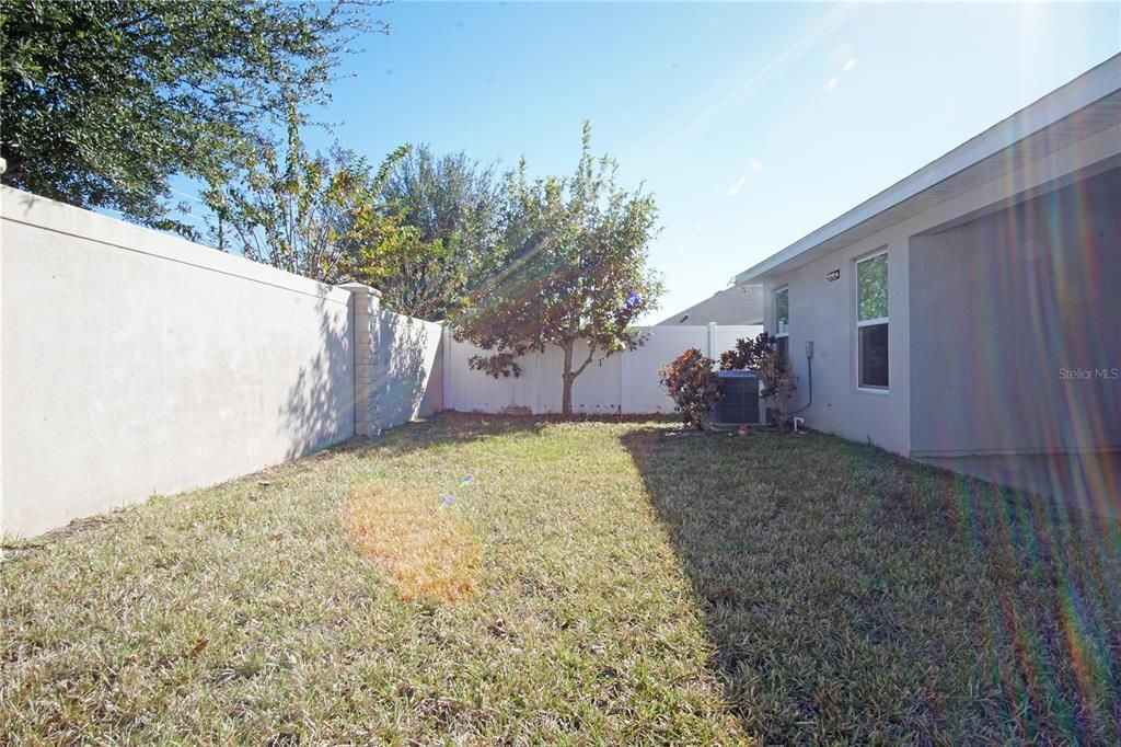 合同活跃: $2,150 (4 贝兹, 3 浴室, 2219 平方英尺)