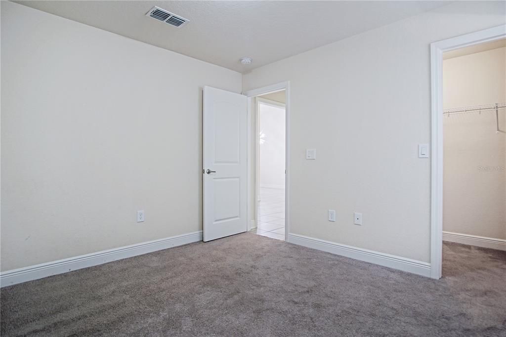 合同活跃: $2,150 (4 贝兹, 3 浴室, 2219 平方英尺)