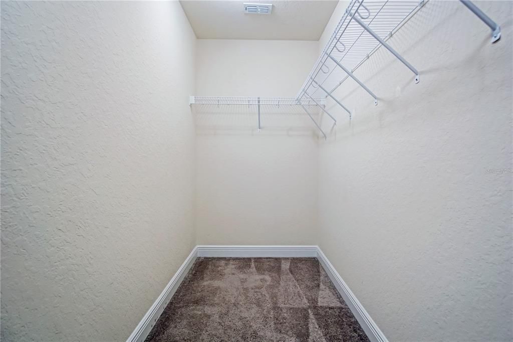 合同活跃: $2,150 (4 贝兹, 3 浴室, 2219 平方英尺)