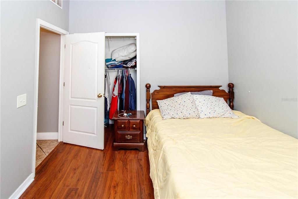 待售: $369,000 (4 贝兹, 2 浴室, 1825 平方英尺)