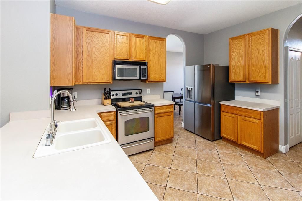 待售: $369,000 (4 贝兹, 2 浴室, 1825 平方英尺)