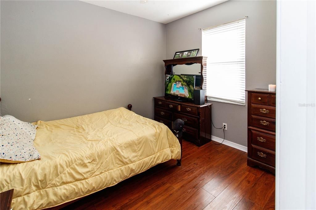 待售: $369,000 (4 贝兹, 2 浴室, 1825 平方英尺)