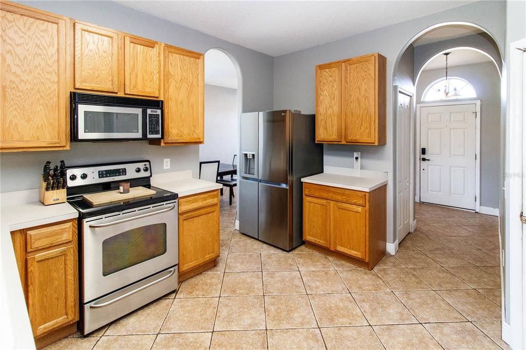 待售: $369,000 (4 贝兹, 2 浴室, 1825 平方英尺)