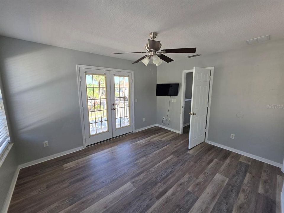 For Rent: $2,100 (4 beds, 3 baths, 1642 Square Feet)