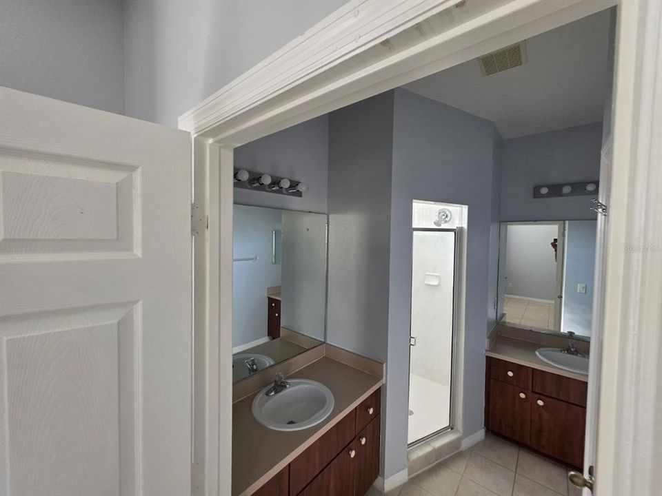 For Rent: $2,100 (4 beds, 3 baths, 1642 Square Feet)