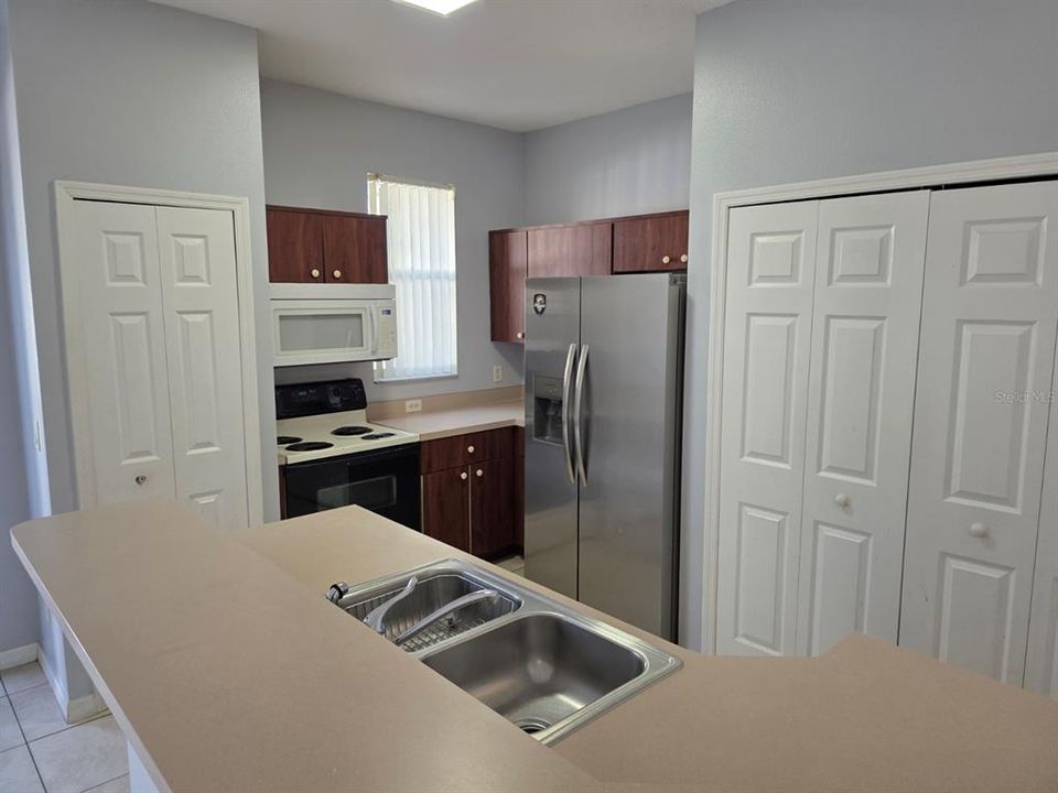 For Rent: $2,100 (4 beds, 3 baths, 1642 Square Feet)