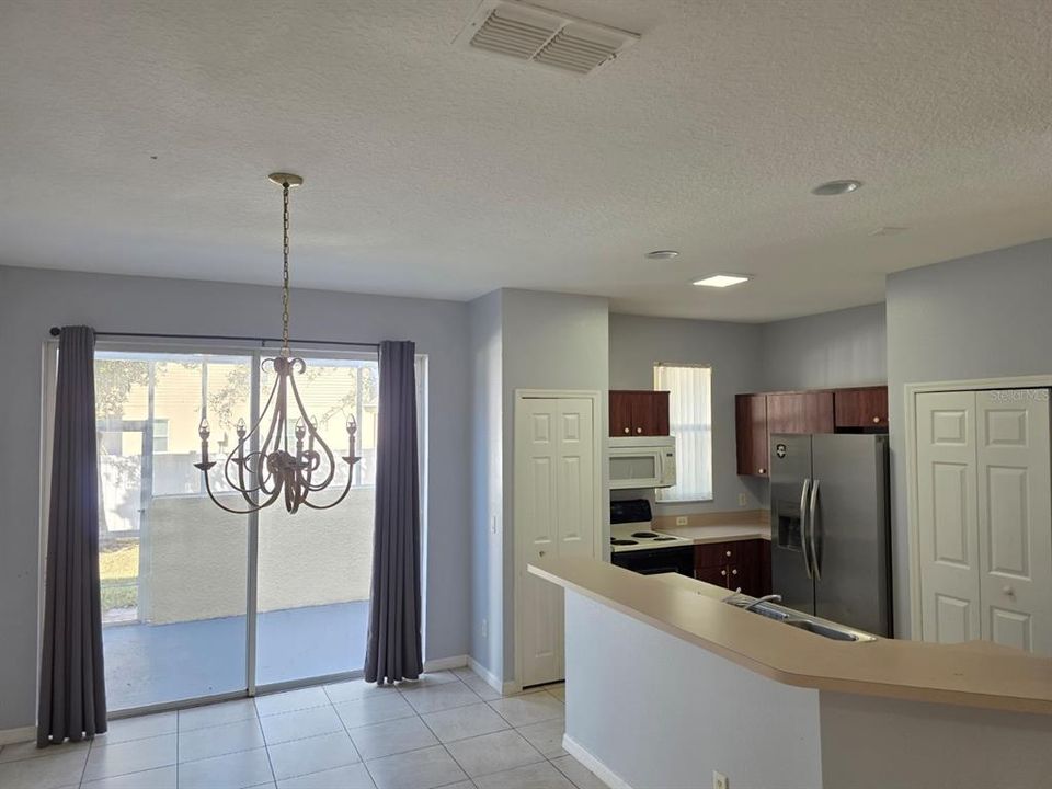 For Rent: $2,100 (4 beds, 3 baths, 1642 Square Feet)