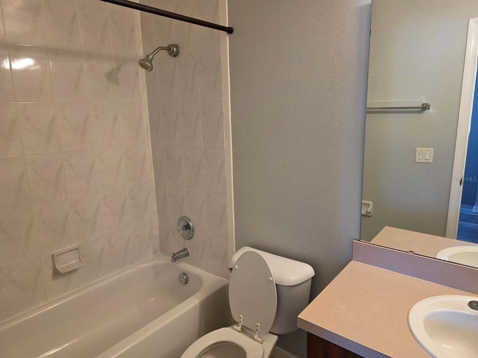 For Rent: $2,100 (4 beds, 3 baths, 1642 Square Feet)