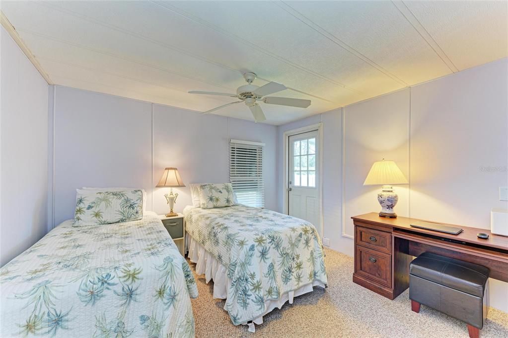 待售: $164,000 (2 贝兹, 2 浴室, 1055 平方英尺)