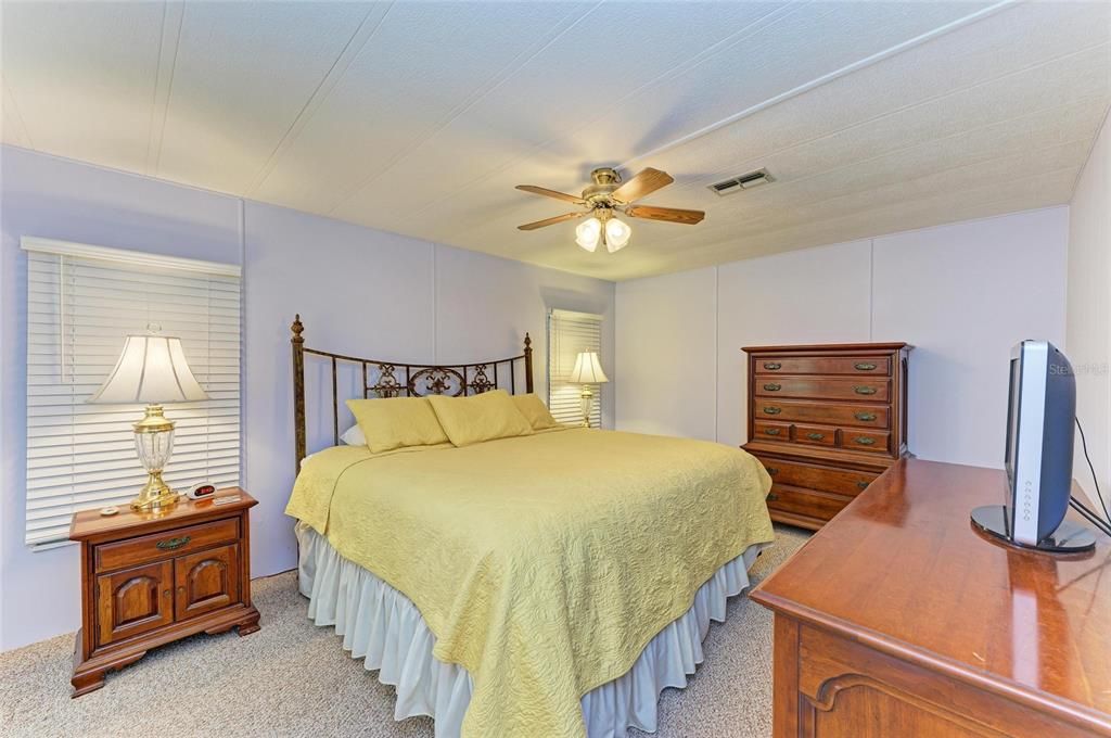 待售: $164,000 (2 贝兹, 2 浴室, 1055 平方英尺)