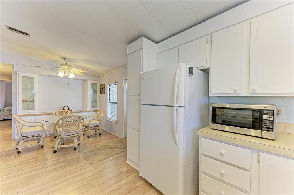 待售: $164,000 (2 贝兹, 2 浴室, 1055 平方英尺)