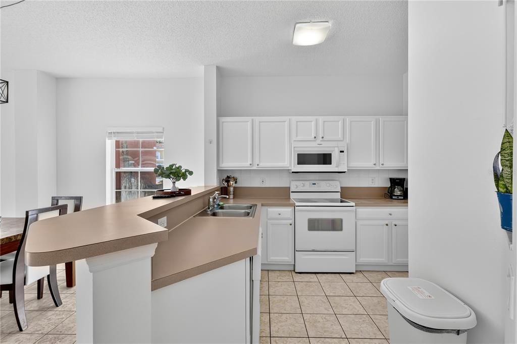 待售: $259,900 (3 贝兹, 2 浴室, 1277 平方英尺)