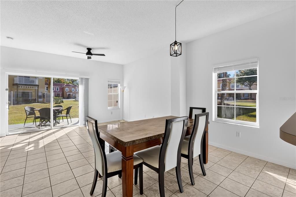 待售: $259,900 (3 贝兹, 2 浴室, 1277 平方英尺)