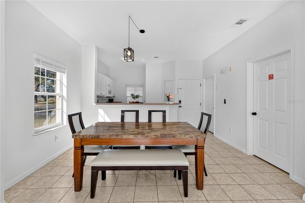 待售: $259,900 (3 贝兹, 2 浴室, 1277 平方英尺)