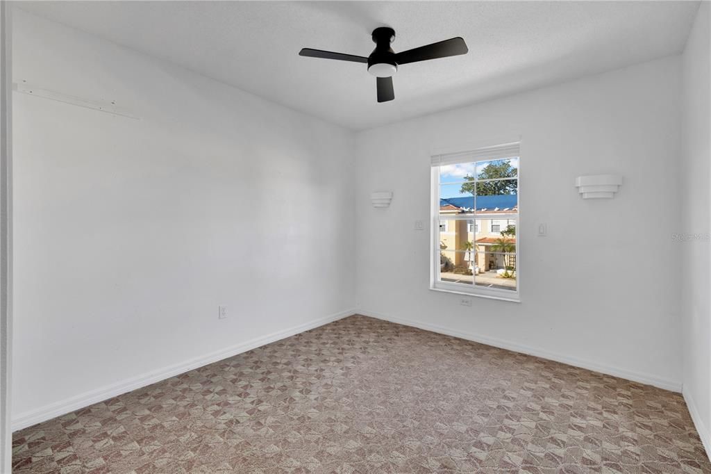 待售: $259,900 (3 贝兹, 2 浴室, 1277 平方英尺)