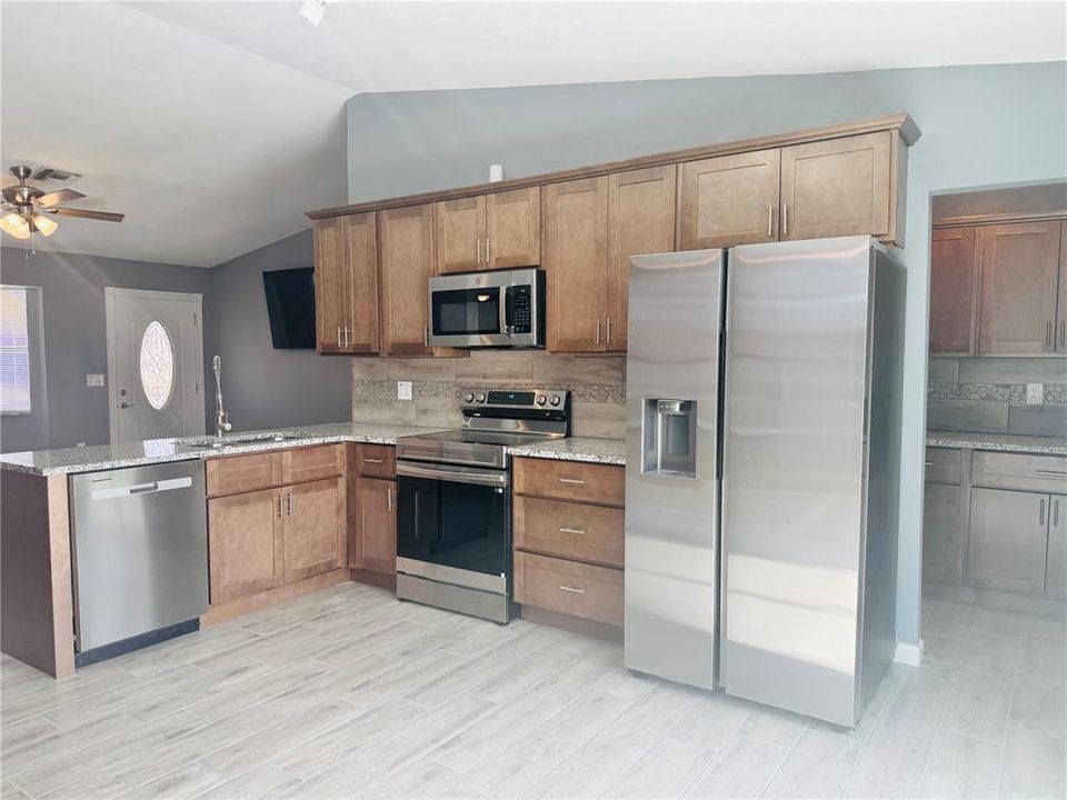 待售: $274,900 (3 贝兹, 2 浴室, 1329 平方英尺)