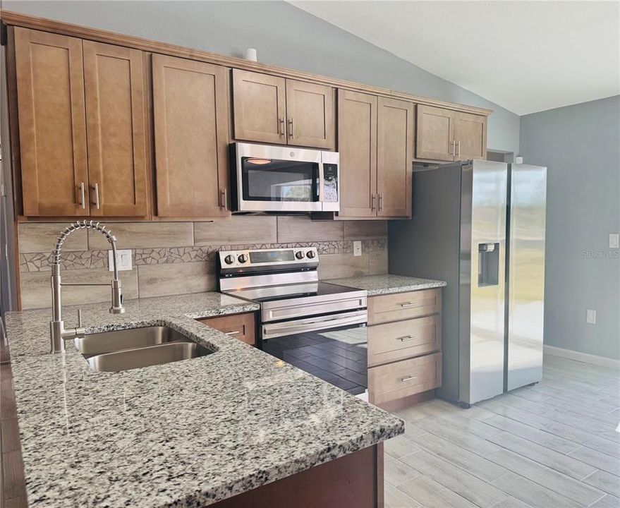 待售: $274,900 (3 贝兹, 2 浴室, 1329 平方英尺)